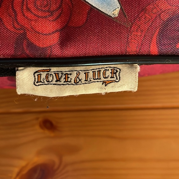 Love & Luck Tinkerbell “sweet love” lunch bag 9.5” x 8” w/adjustable strap. - Picture 3 of 7